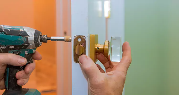 Broken Door Knob Fix in Riverview, FL