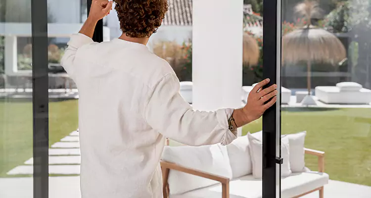 Sliding Screen Door Maintenance for Closing Issues in Riverview, FL